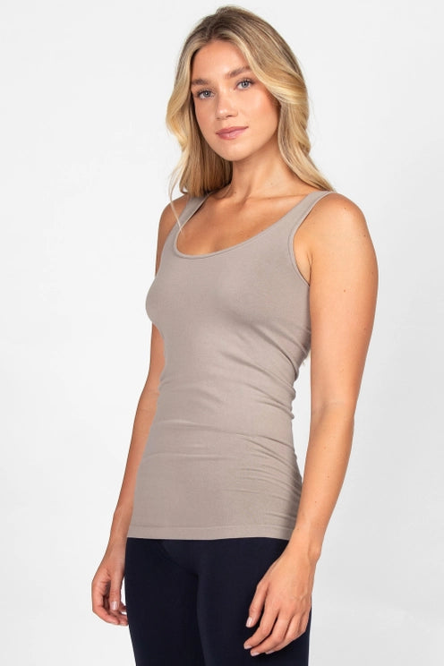 Reversible Seamless Tank in Sandstone