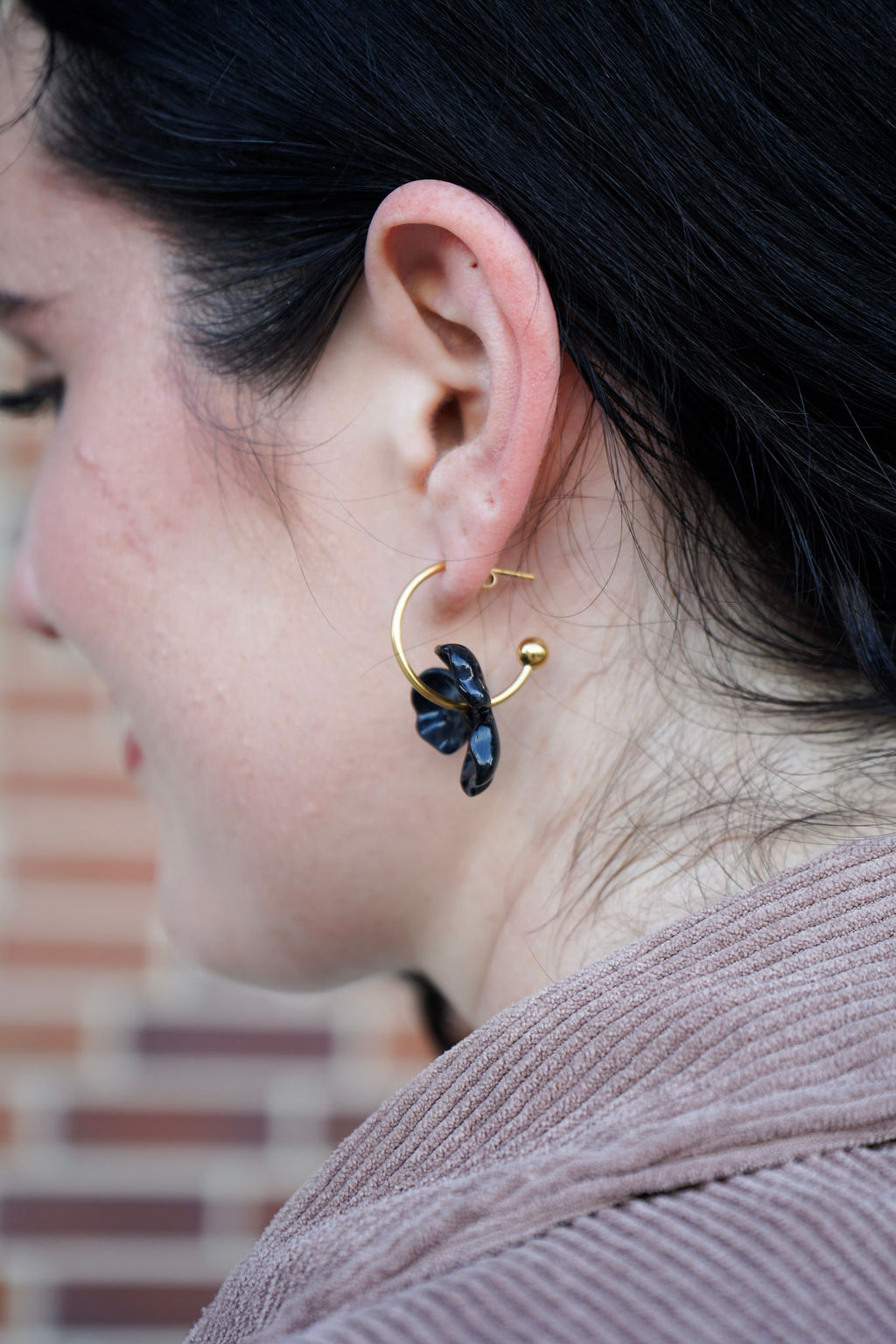 Magnolia Hoops - Black