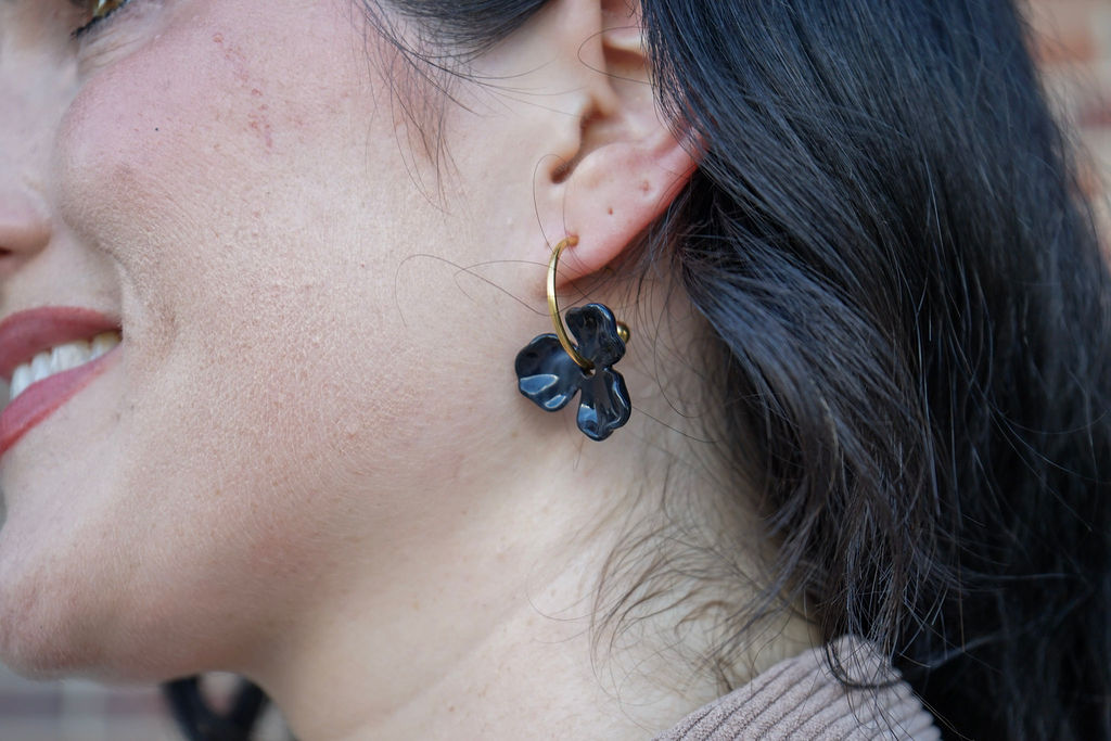 Magnolia Hoops - Black