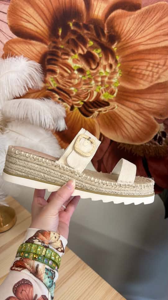 Oasis Society / Beige