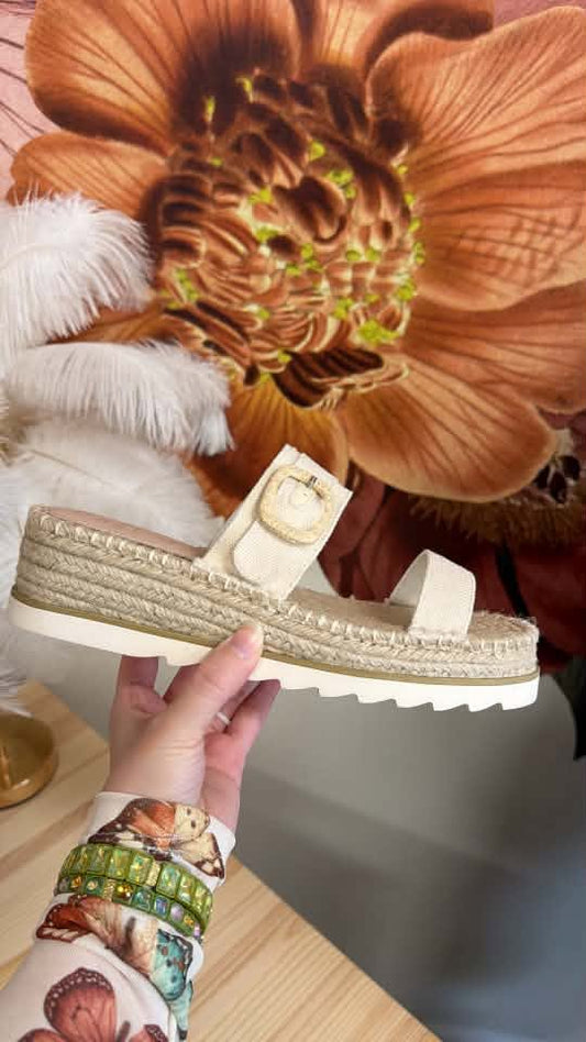 Oasis Society / Beige