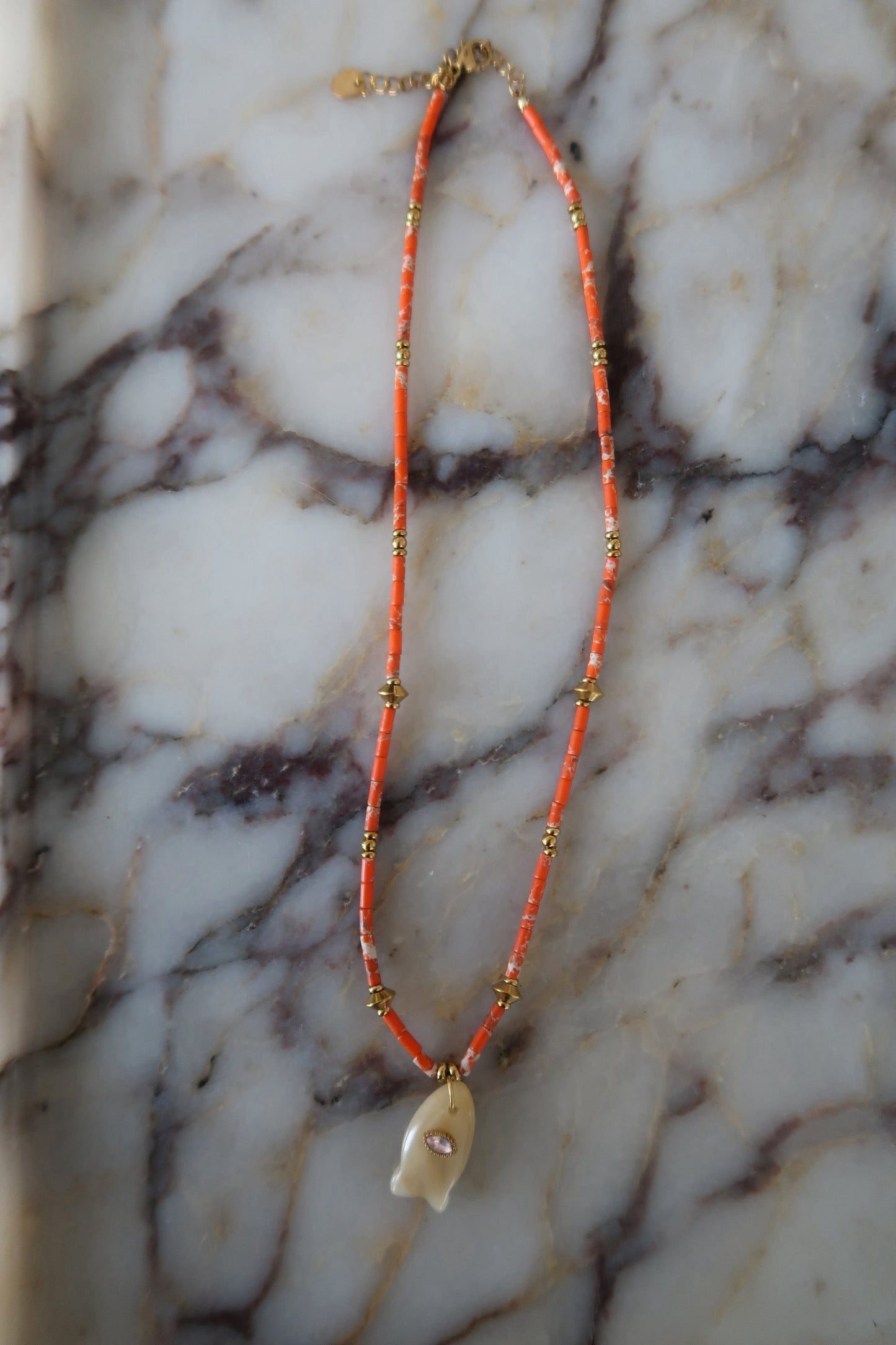 SLOANE NECKLACE - TAN FISH